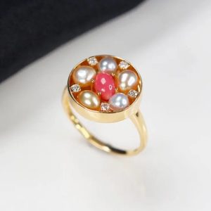 Cluster Design Queen Conch Pearl & Diamond Disc Ring - 18K Yellow Gold