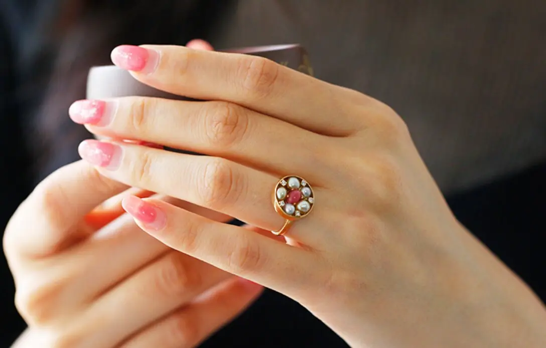 Cluster Design Queen Conch Pearl & Diamond Disc Ring - 18K Yellow Gold - Image 4