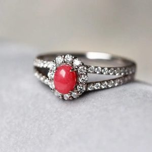 Split Design Queen Conch Pearl Ring with Diamond - 18K White Gold